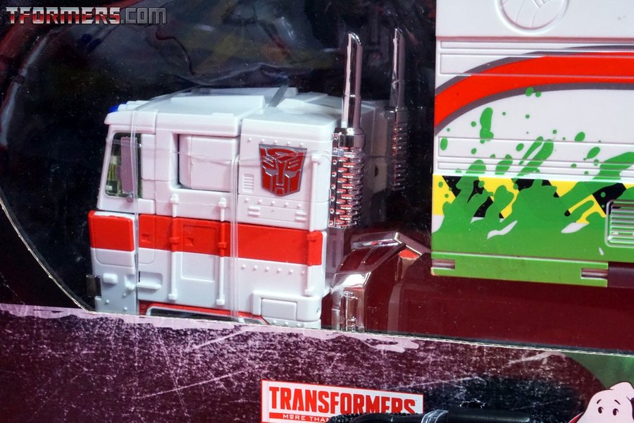 Sdcc 2019 Mp 10g Optimus Prime Ecto 35 Edition Unboxing  (8 of 55)